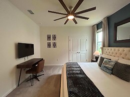 Luxury Home - ALL the Extras - Sleeps 39