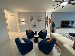 Luxury Home - ALL the Extras - Sleeps 39