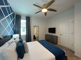 Luxury Home - ALL the Extras - Sleeps 39