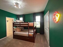 Luxury Home - ALL the Extras - Sleeps 39