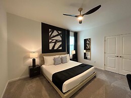 Luxury Home - ALL the Extras - Sleeps 39