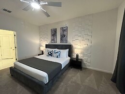 Luxury Home - ALL the Extras - Sleeps 39