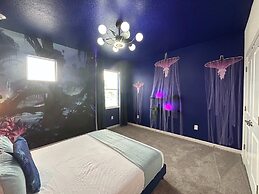 Luxury Home - ALL the Extras - Sleeps 39