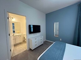 Luxury Home - ALL the Extras - Sleeps 39