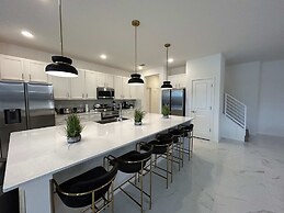 Luxury Home - ALL the Extras - Sleeps 39