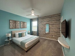 Luxury Home - ALL the Extras - Sleeps 39