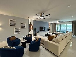 Luxury Home - ALL the Extras - Sleeps 39