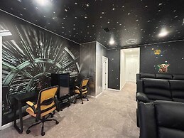 Luxury Home - ALL the Extras - Sleeps 39