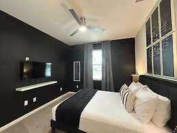 Luxury Home - ALL the Extras - Sleeps 39