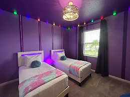 Luxury Home - ALL the Extras - Sleeps 39