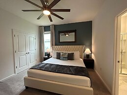 Luxury Home - ALL the Extras - Sleeps 39