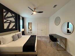 Luxury Home - ALL the Extras - Sleeps 39