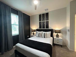 Luxury Home - ALL the Extras - Sleeps 39