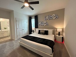 Luxury Home - ALL the Extras - Sleeps 39