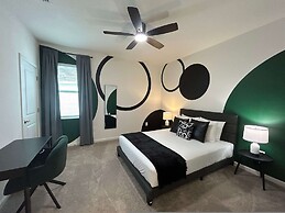 Luxury Home - ALL the Extras - Sleeps 39