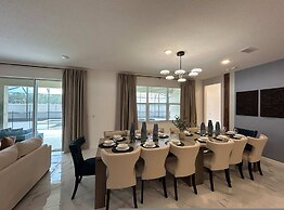 Luxury Home - ALL the Extras - Sleeps 39