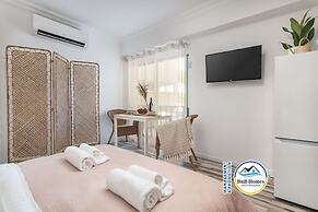 BnB Homes Elegant Apartment 50 m Walk From Beach