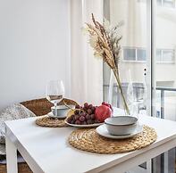 BnB Homes Elegant Apartment 50 m Walk From Beach