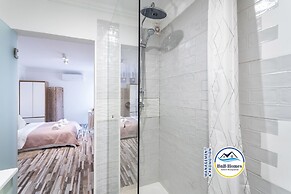 BnB Homes Elegant Apartment 50 m Walk From Beach