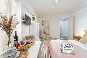 BnB Homes Elegant Apartment 50 m Walk From Beach
