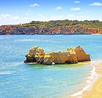BnB Homes Elegant Apartment 50 m Walk From Beach