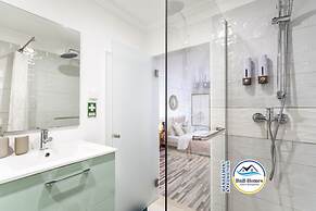 BnB Homes Elegant Apartment 50 m Walk From Beach
