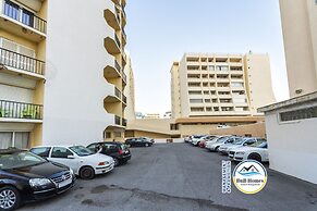 BnB Homes Elegant Apartment 50 m Walk From Beach