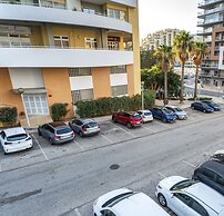BnB Homes Elegant Apartment 50 m Walk From Beach