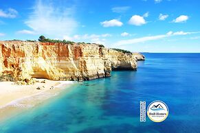 BnB Homes Elegant Apartment 50 m Walk From Beach
