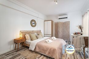 BnB Homes Elegant Apartment 50 m Walk From Beach