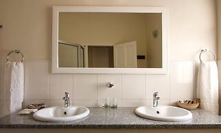 Modern Studio set an Expansive Garden - 2253