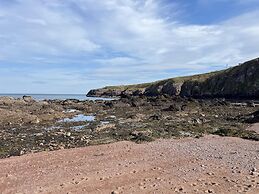 Tranquil Seaside Caravan Retreat in Eyemouth