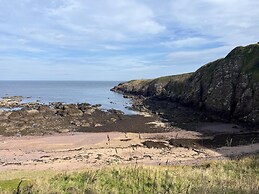 Tranquil Seaside Caravan Retreat in Eyemouth