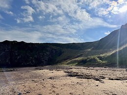 Tranquil Seaside Caravan Retreat in Eyemouth