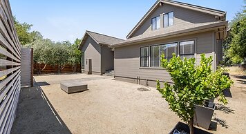 Modern Sonoma Home w Private Pool - Valley Vineyards
