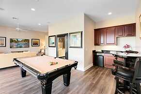 Serene Golf-front Oasis Villa in Reunion Resort