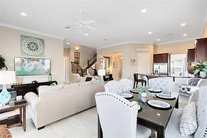 Serene Golf-front Oasis Villa in Reunion Resort