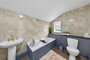 Charming Chatham Apartment With 3 Bedrooms