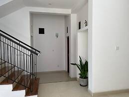 Cenreeza Airport Villa