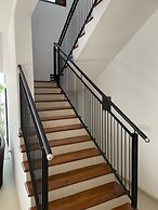 Cenreeza Airport Villa