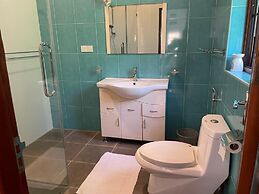 Cenreeza Airport Villa