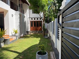 Cenreeza Airport Villa