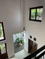 Cenreeza Airport Villa