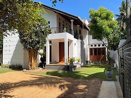Cenreeza Airport Villa