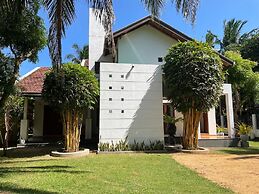 Cenreeza Airport Villa