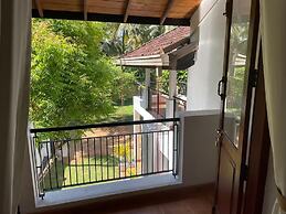 Cenreeza Airport Villa