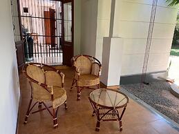Cenreeza Airport Villa