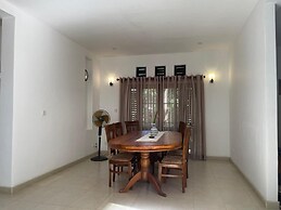 Cenreeza Airport Villa