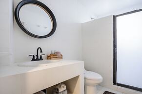Relax & Recharge in Roma - Elevator - Sleeps 7