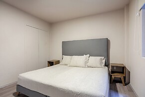 Relax & Recharge in Roma - Elevator - Sleeps 7